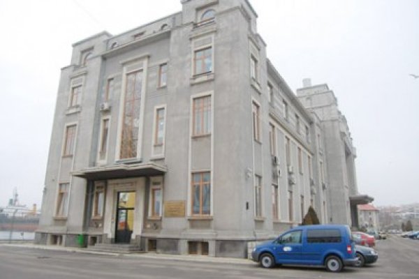 Se negociază contractele colective de muncă în Port